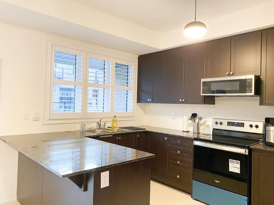 Elegant Rooms In Shared Townhouse Next To Beach Уитби Экстерьер фото