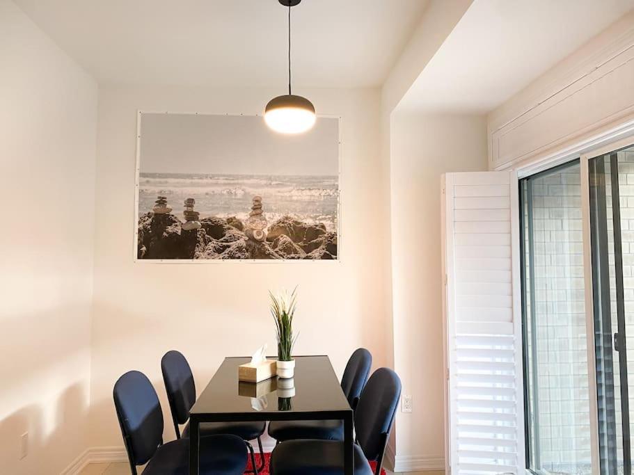 Elegant Rooms In Shared Townhouse Next To Beach Уитби Экстерьер фото