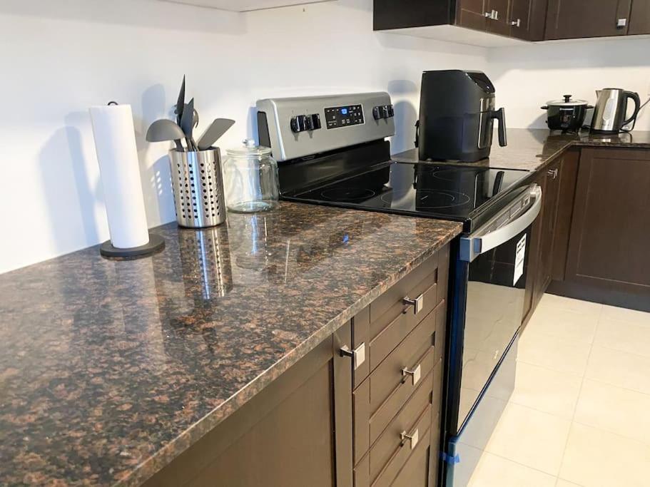 Elegant Rooms In Shared Townhouse Next To Beach Уитби Экстерьер фото