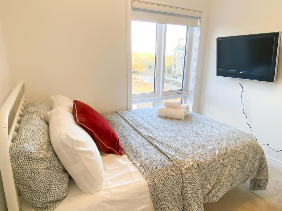 Elegant Rooms In Shared Townhouse Next To Beach Уитби Экстерьер фото