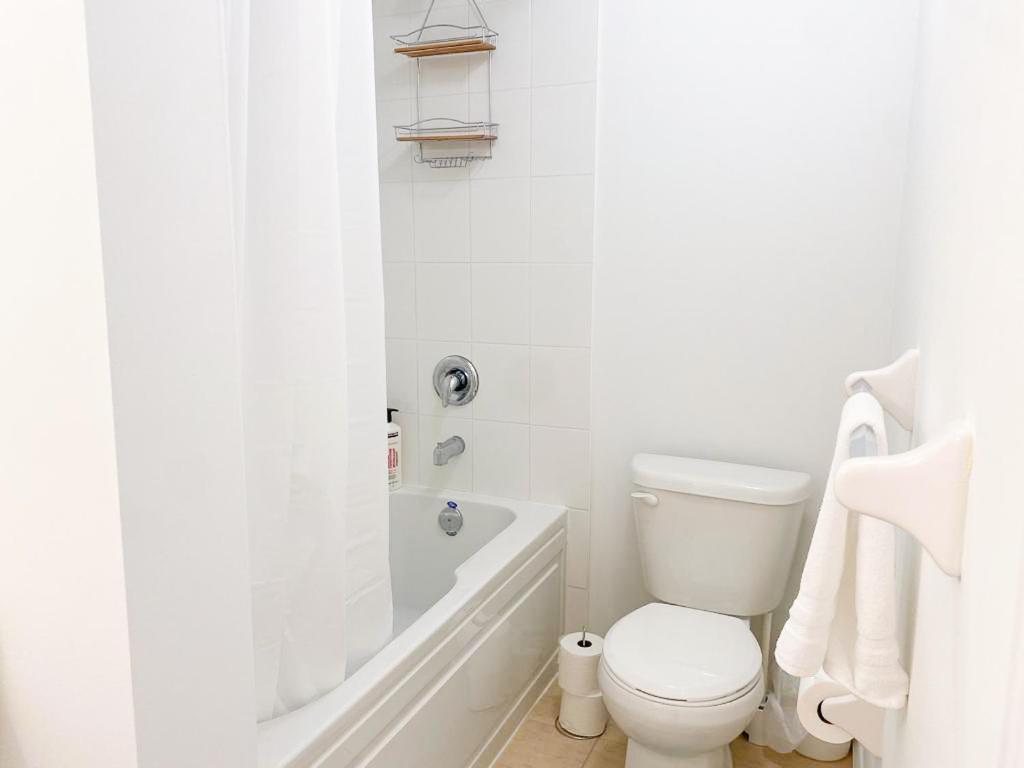Elegant Rooms In Shared Townhouse Next To Beach Уитби Экстерьер фото