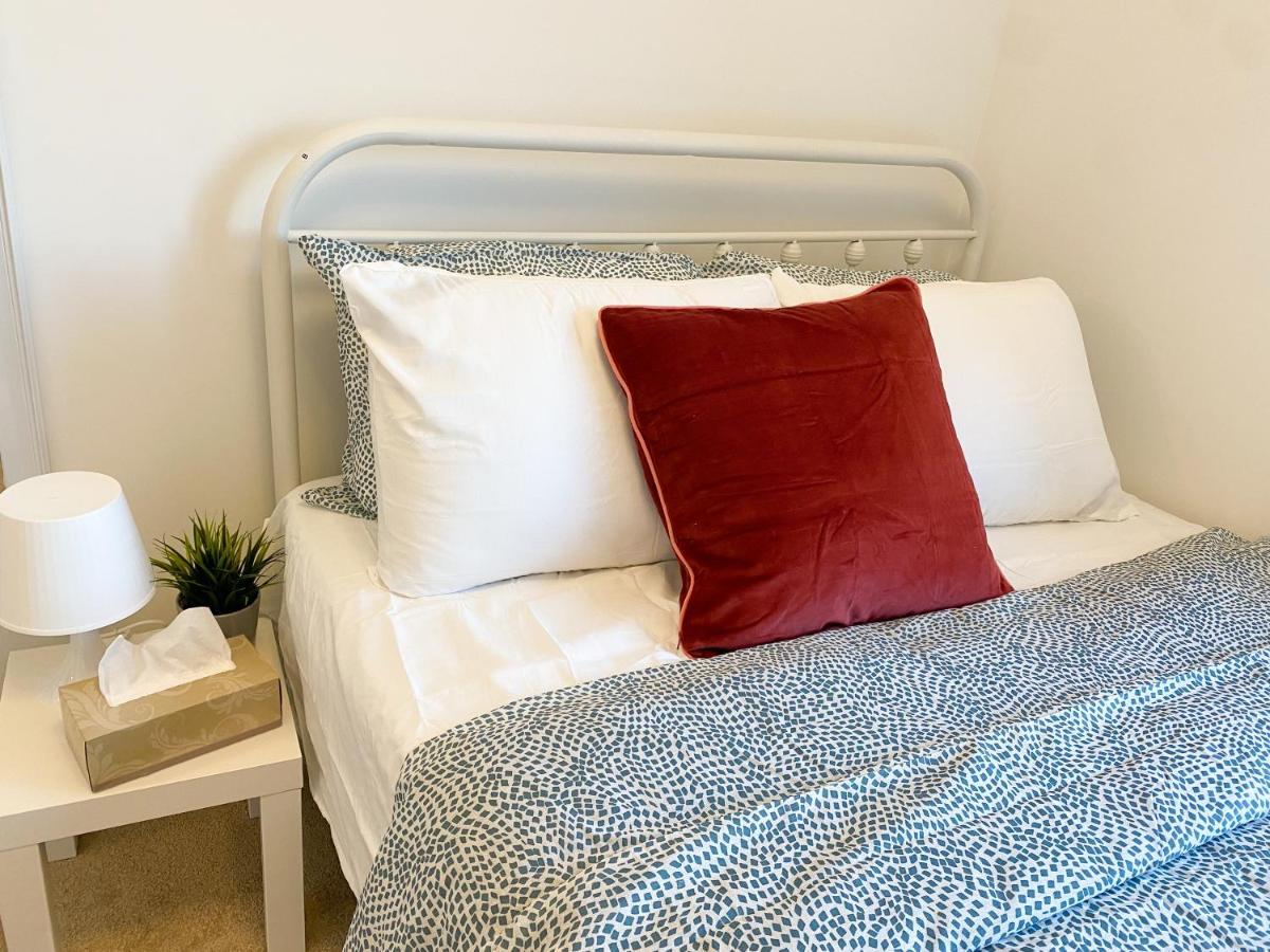 Elegant Rooms In Shared Townhouse Next To Beach Уитби Экстерьер фото