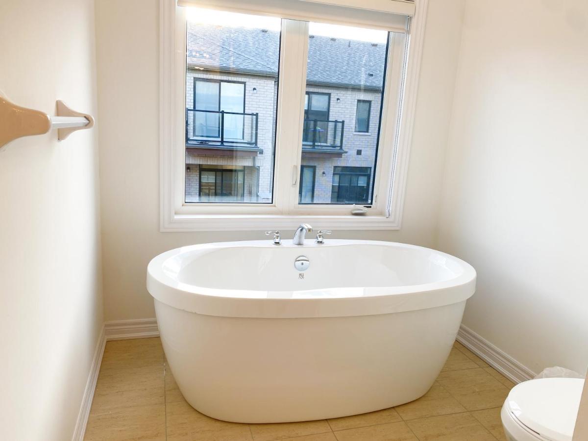 Elegant Rooms In Shared Townhouse Next To Beach Уитби Экстерьер фото